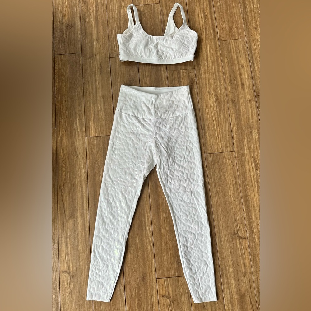 MPG White Cheetah Textured Leggings